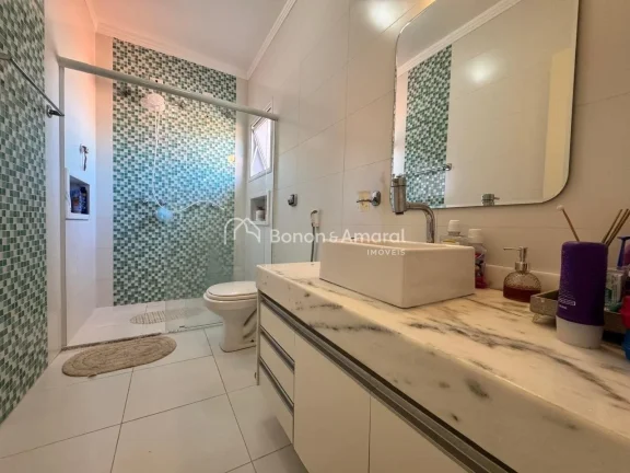 Imagem Imagine uma residência impecável em um condomínio de Valinhos, projetada para oferecer conforto e...
