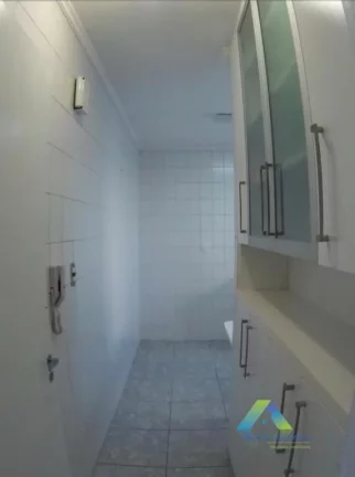 Imagem Ótimo apartamento com 2 dormitórios com fácil acesso a comercio e principais avenidas.