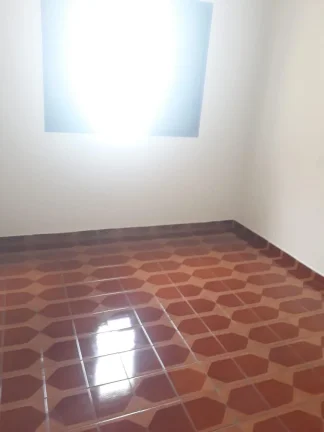 Imagem Casa em ótima localização em Santa Terezinha, com 03 dormitórios sendo 01 com AE, sala, banheiro...