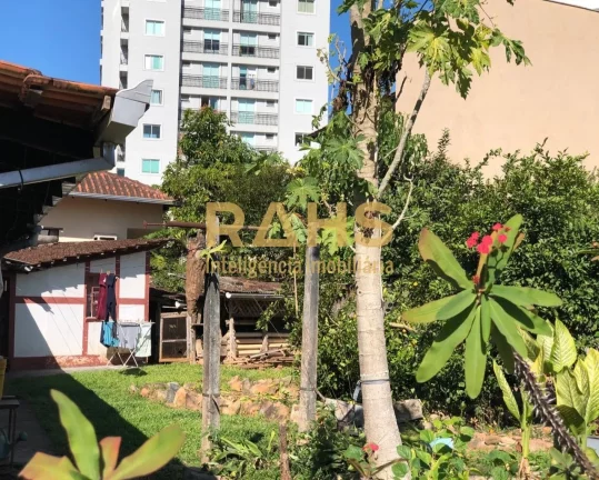 Imagem Linda casa enxaimel, de esquina com a Rua Eça de Queiroz, localizada em uma excelente área comerci...