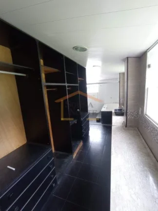 Imagem Chácara, 8.000m² de terreno, 4 dormitórios, sendo 3 suítes, sala, cozinha, lavanderia, lago, cam...