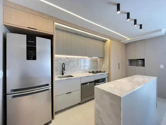 Imagem Apartamento mobiliado com 3 dormitórios sendo 1 suíte e 2 vagas de garagem em Balneário Camboriú