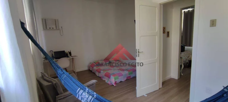 Imagem Apartamento próximo ao Abel, todo reformado, 2 lances de escada. Condomínio barato.