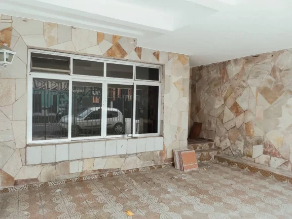 Imagem Sobrado com 180 m² 3 Dormitorios sendo 1 Suite 2 vagas de Gargens