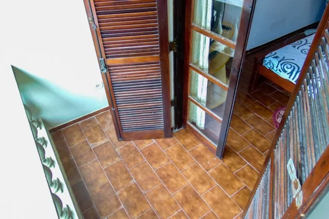 Imagem Praia do Guaiúba - Casa com 04 dormitórios - Piscina e churrasqueira - Vaga para 06 automóveis.