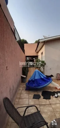 Imagem Casa no Jardim Morumbi, 3 quartos (1 suíte), 155m² de construção, 260m² de terreno, quintal amplo com churrasqueira, a 5 min do centro e perto do shopping!