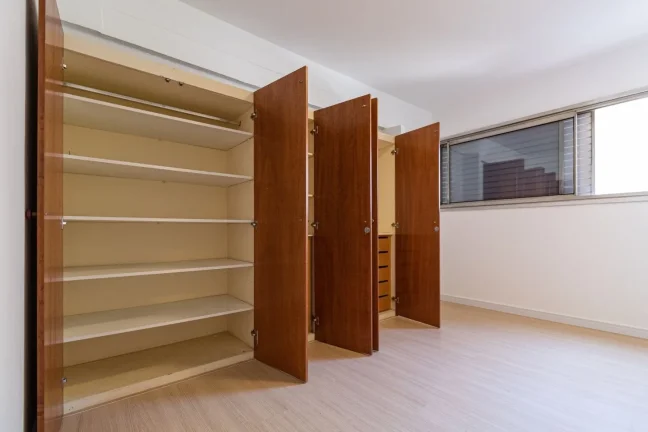 Imagem OPORTUNIDADE IMPERDÍVEL Apartamento 121M², 3Q, 1Suíte, 2 Banheiros, 1 Vaga.