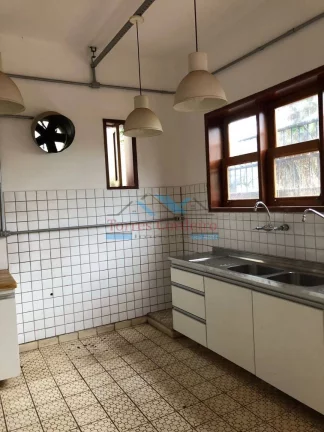 Imagem Sobrado com 4 dorm. (1 suíte) + 2 vagas e Piscina- Instituto de Previdência