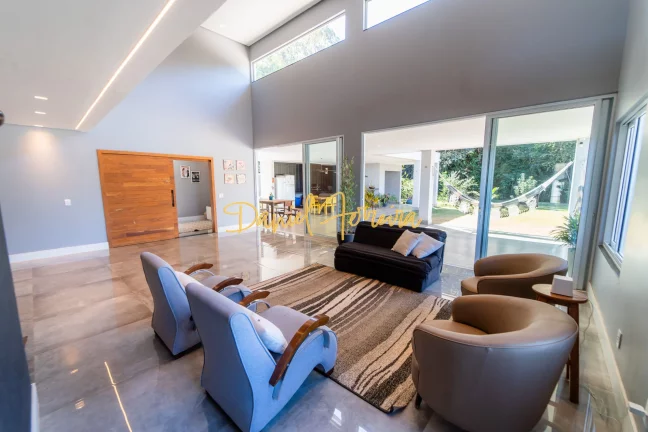 Imagem Casa Moderna com Vista para as Montanhas no Condomínio Santa Monica