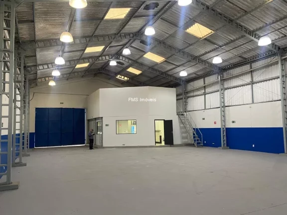 Imagem Alugue agora o seu galpão comercial de 500m² em Alphaville Industrial, Barueri-SP, com 10 vagas de garagem!