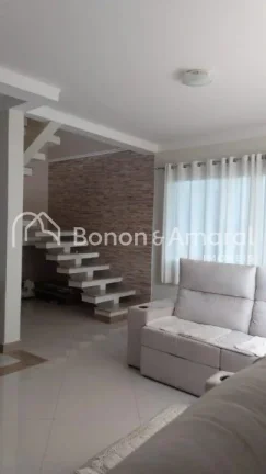 Imagem Casa estilo sobrado com 3 quartos, sendo 2 suítes, 3 salas, cozinha ampla e moderna com móveis pla...