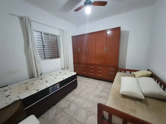 Imagem Casa dormitórios com ampla garagem na Vila Tupi em Praia Grande