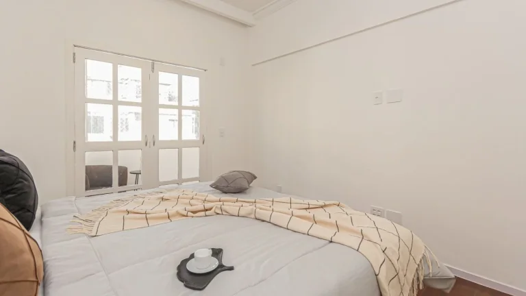 Imagem Apartamento 139M², 2Q, 1 Banheiro, 1 Vaga, Varanda, Armários.