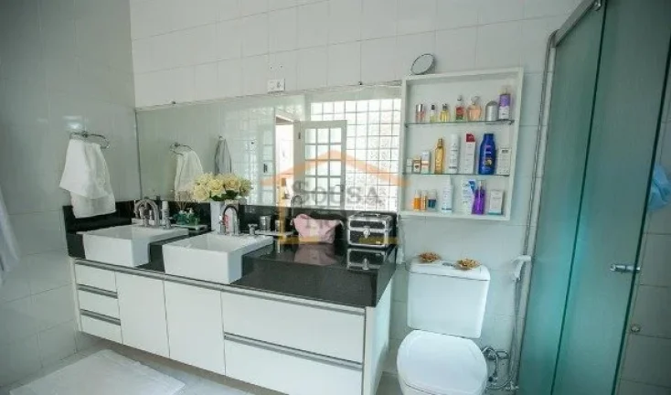 Imagem Casa em rua calma, com ampla vista e muita iluminação natural, 4 dormitórios, sendo 2 suítes com...