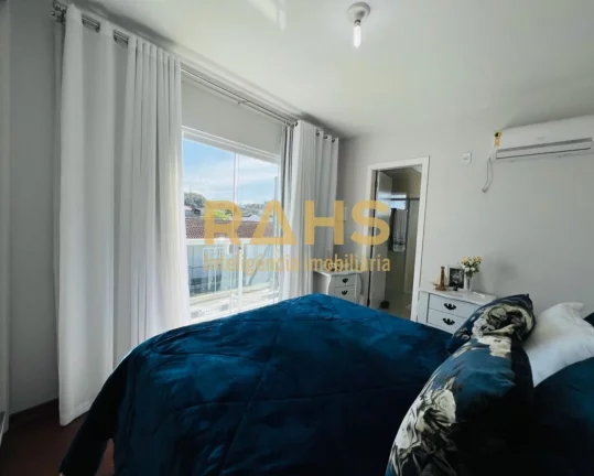 Imagem Sobrado Averbado, aceita financiamento, com 1 suíte e 3 quartos, 2 vagas de garagem à venda no bai...