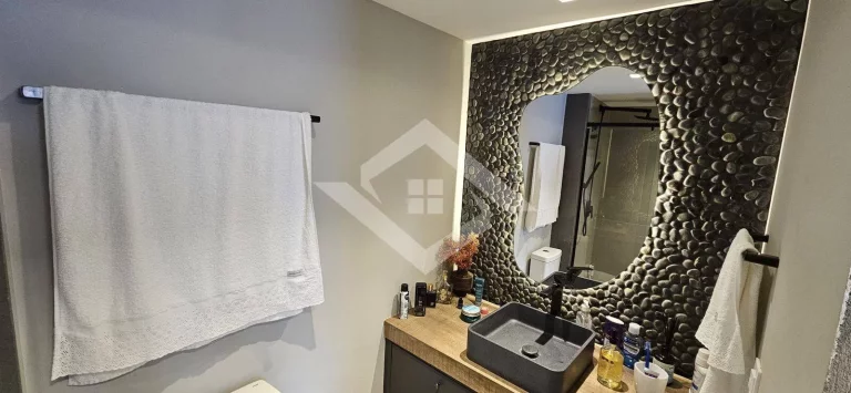 Imagem Apartamento 100m², 2 Quartos, Totalmente Reformado – Sol da Manhã