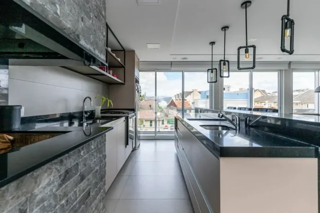 Imagem Sobrado Triplex à Venda – Alto Padrão e Sustentabilidade a Uma Quadra do Parque Atuba