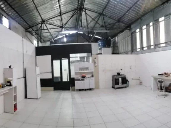 Imagem Aluguel de Galpão Comercial de 996m² em Santo André-SP, Bairro Campestre, 5 Banheiros Inclusos!
