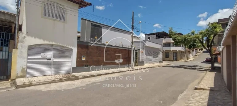 Imagem Casa à Venda - Com cinco dormitórios sendo 02 Suíte - Centro - Mantena - MG