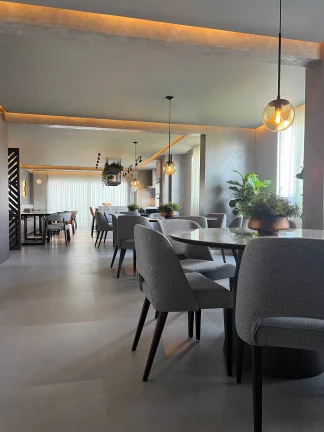Imagem Apartamento com 3 dormitórios sendo 1 suíte e 2 vagas de garagem em Itapoá/SC