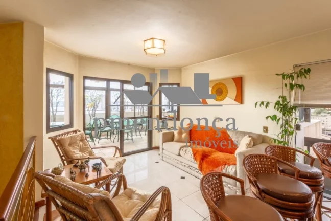 Imagem Cobertura duplex no Alto de Pinheiros com 310 m², 3 quartos ( 1 sui­te ) e 3 vagas.