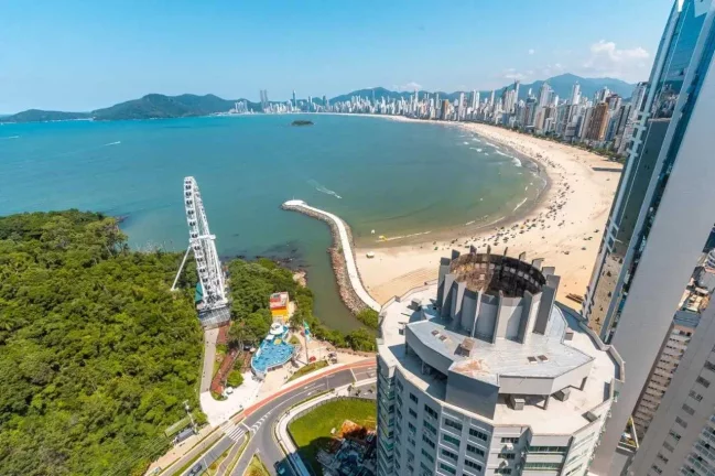 Imagem Apartamento com 4 suítes e 4 vagas de garagem no bairro Pioneiros - Balneário Camboriú