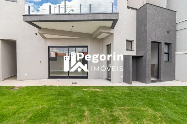 Imagem Sobrado Triplex em Condomínio