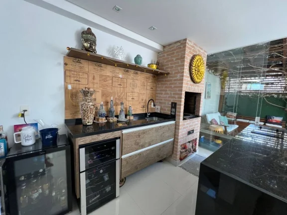 Imagem Casa com 5 quartos à venda, 180 m²