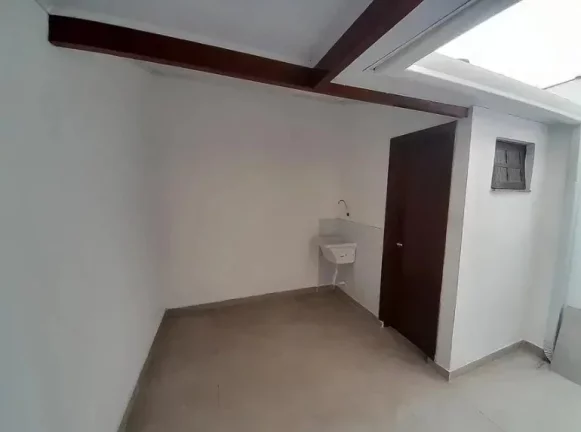 Imagem Casa para Locação em São Paulo, Lapa, 2 dormitórios, 1 banheiro, 1 vaga