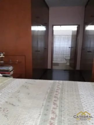 Imagem Casa à Venda com 241m² por R$ 990.000,00 - Vila Vianelo - Jundiaí/SP