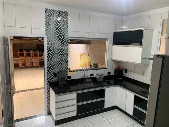Imagem GH1966

Sobrado com 3 quartos no Jardim Bela Vista, em terreno com 204m² com 148m² de área constr...