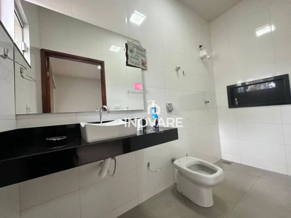 Imagem Casa com 3 dormitórios para alugar, 230 m² por R$ 3.500,00/mês - Setor Central - Itumbiara/GO