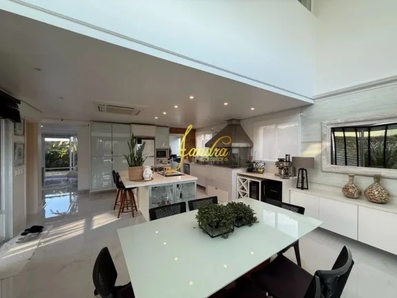 Imagem Sobrado mobiliado e decorado com piscina