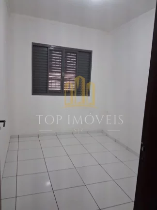 Imagem Espaçosa casa três dormitórios próximo ao shopping oriente