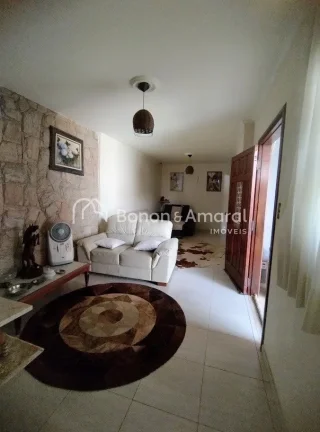 Imagem Oportunidade única: duas casas no mesmo terreno, com entradas independentes e uma localização pri...