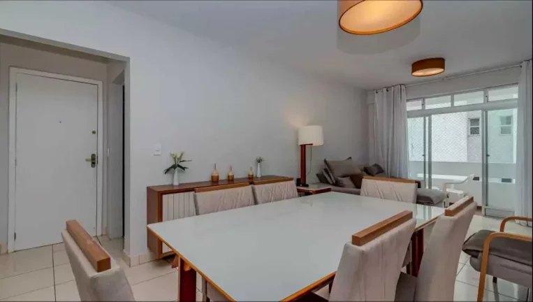 Imagem Apartamento com 3 dormitórios e 2 vagas de garagem na Avenida Brasil em Balneário Camboriú