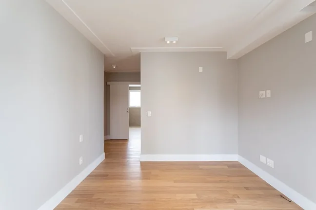 Imagem Apartamento 306M² Reformado, 4Q, 3 Suítes, 2 Salas, 3 Banheiros, 4 Vagas, Lavabo, Varanda, Piscina, Academia, Churrasqueira, Salão de Festas e Jogos.