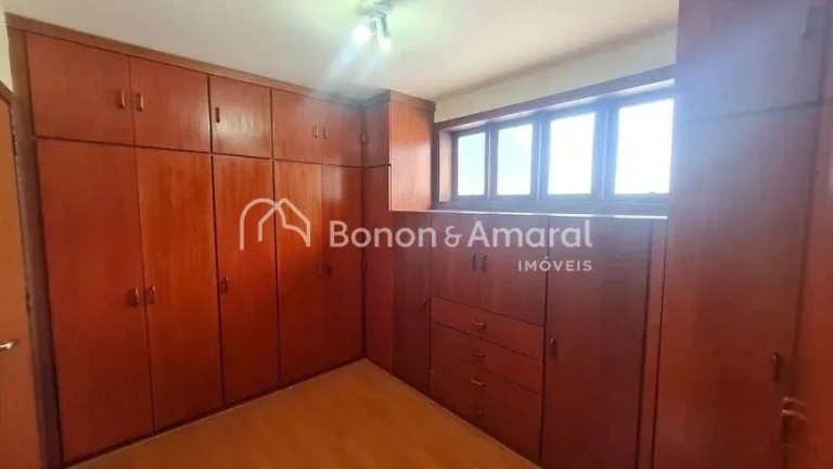 Imagem Casa em condomínio com 430 m² e 4 quartos