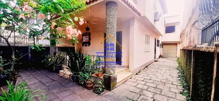 Imagem Casa Duplex com 2 salas, 3 Quartos, 1 suítes, copa cozinha, varanda, Anexo, 3 vagas à venda, 226 M², por R$ 850.000 - Grajaú - Rio de Janeiro/RJ.