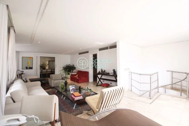 Imagem Excelente cobertura duplex, com 450m². Piso inferior com amplo living muito iluminado, home theater...