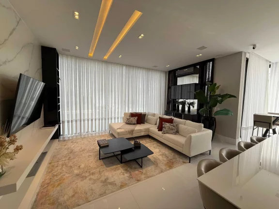 Imagem Casa mobiliada no Condomínio Caledônia com 2 suítes, 2 demi-suites e 4 vagas em Camboriú/SC