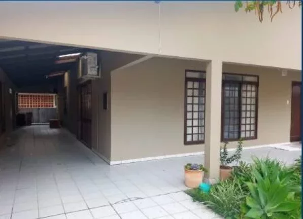 Imagem Casa à Venda em Canasvieiras – 4 Dormitórios 200 Metros da Praia