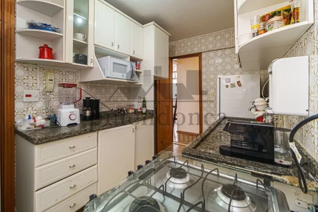 Imagem Este apartamento é ideal para quem busca um espaço amplo e confortável para morar. Com living par...