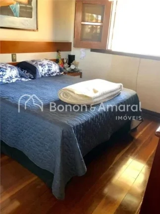 Imagem Linda casa com 900m de terreno e 610 m de construção, escritório, despensa com adega, churrasquei...