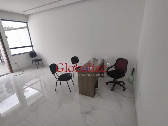 Imagem Sobreposta baixa com 3 suítes , piscina e 1 vaga de garagem no bairro da Ponta da Praia em Santos (SP) por R$.990.000,00