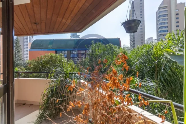 Imagem Imóvel de Alto Padrão na Vila Nova Conceição - 2 quartos, 2 suítes, 2 salas, 4 banheiros, 2 vagas, 127m² - São Paulo-SP