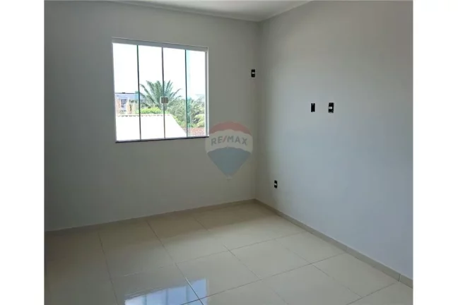 Imagem Casa com dois dormitórios e banheiro no centro do barroco.