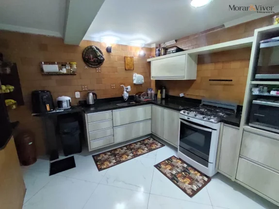 Imagem Triplex para Venda em Curitiba, Sitio Cercado, 3 dormitórios, 2 suítes, 3 banheiros, 2 vagas