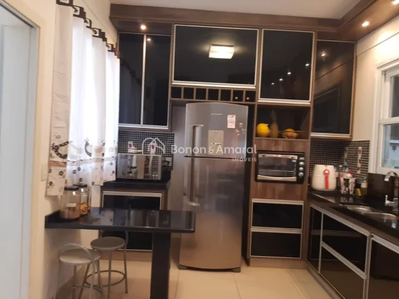 Imagem Linda e aconchegante casa com 3 suítes (2 com terraço), 5 banheiros, hall de entrada, sala de esta...