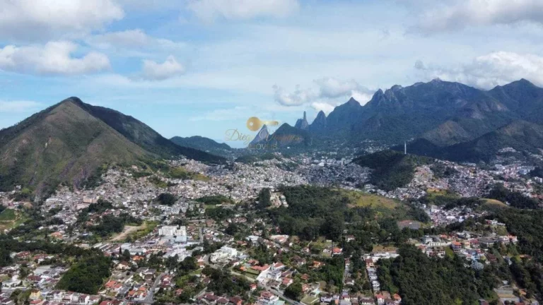 Imagem Terreno em Condomínio para Venda em Teresópolis / RJ no bairro Ermitage
